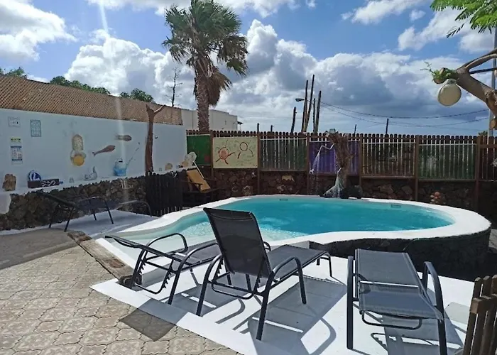 Lucía - Buganvillas * Tías