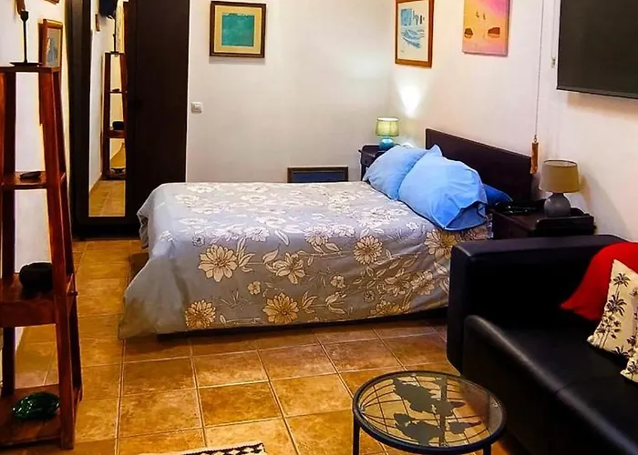 Lucía - Buganvillas Tías