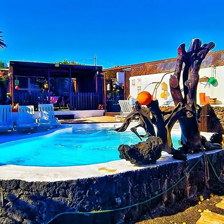Lucia - Buganvillas Tias