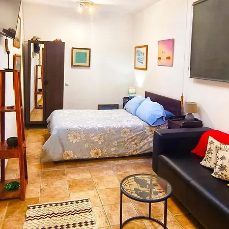 Lucia - Buganvillas * Tías