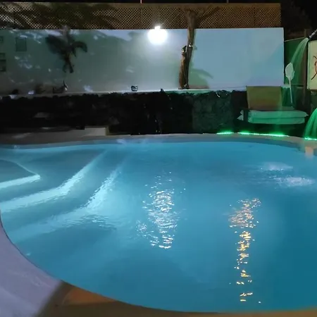 Lucia - Buganvillas Tias