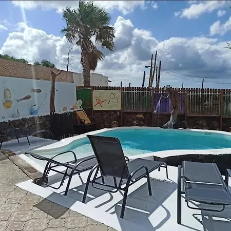 Lucía - Buganvillas * Tías