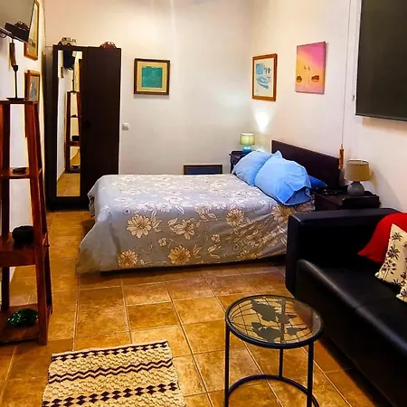 Lucía - Buganvillas Tías