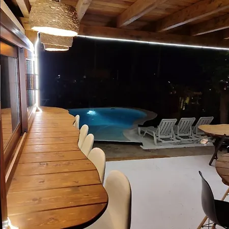 Lucía - Buganvillas Tías